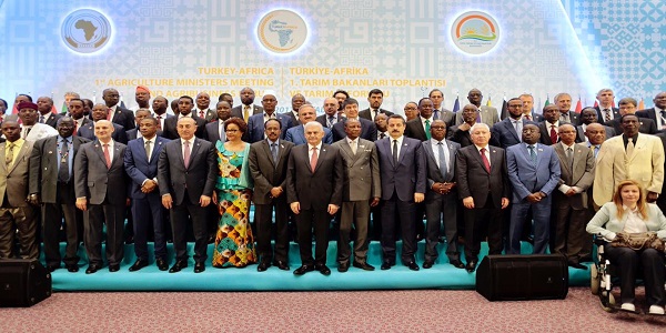 Le Ministre des Affaires étrangères Mevlüt Çavuşoğlu a assisté à l'ouverture de la première réunion des Ministres de l'agriculture Turco-africains et du Forum d’affaires agricoles tenue à Antalya, le 27 avril 2017