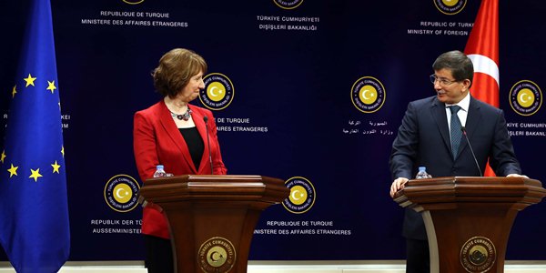 S.E.M. Ahmet Davutoğlu, Ministre des affaires étrangères de la République de Turquie,  a rencontré S.E.Mme Catherine Ashton, Haute Représentante de l'UE.