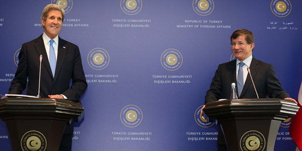 Dışişleri Bakanı Davutoğlu ABD Dışişleri Bakanı Kerry ile İstanbul’da biraraya geldi.