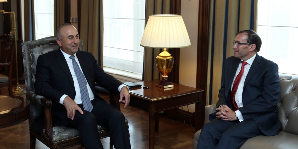 استقبال السيد تشاووش أوغلو وزير الخارجية للسيد إيدي المستشار الخاص لأمين عام الأمم المتحدة لقبرص