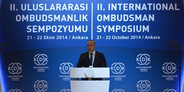 Le Ministre des Affaires étrangères de la Turquie M. Mevlüt Çavuşoğlu a participé au Deuxième Symposium International de l'Ombudsman.