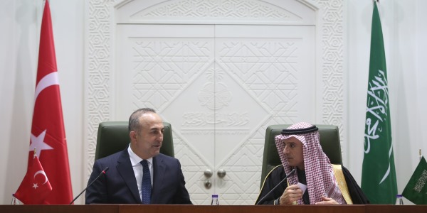 Le Ministre des affaires étrangères Çavuşoğlu a accompagné le Premier ministre Davutoğlu lors de sa visite en Arabie saoudite