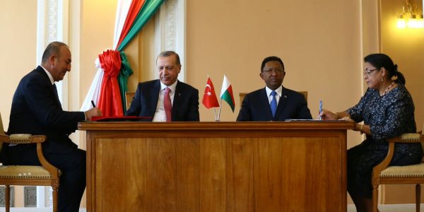 زيارة السيد تشاووش أوغلو وزير الخارجية لتنزانيا والموزمبيق ومدغشقر مرافقاً للسيد رجب طيب أردوغان رئيس الجمهورية