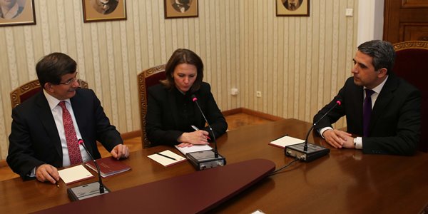 Dışişleri Bakanı Davutoğlu Bulgaristan’da temaslarına devam ediyor