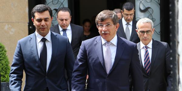 Dışişleri Bakanı Davutoğlu KKTC Dışişleri Bakanı Özdil Nami ile biraraya geldi