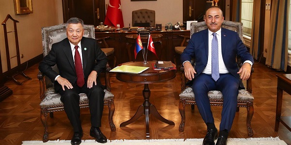 Le Ministre des Affaires étrangères Mevlüt Çavuşoğlu a rencontré Zandaakhuu Enkhbold, Chef d'Etat-Major du Président de la Mongolie, 9 juillet 2018