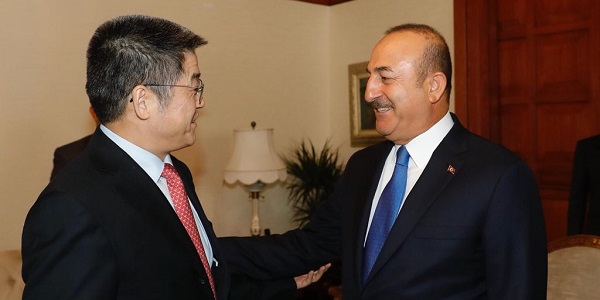 Le Ministre des Affaires étrangères, Mevlüt Çavuşoğlu, a rencontré Le Yucheng, Représentant spécial du gouvernement chinois, 13 septembre 2018