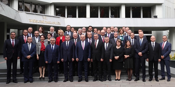 Le ministre des Affaires étrangères Mevlüt Çavuşoğlu a rencontré les ambassadeurs et ambassadrices récemment nommés, 24 octobre 2018