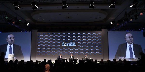 Le Ministre des Affaires étrangères, Mevlüt Çavuşoğlu, a participé au Forum mondial de TRT, à Istanbul, le 19 octobre 2017