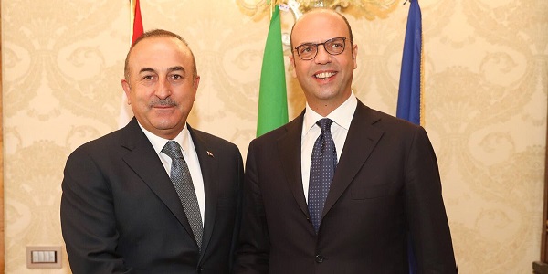 La visite du Ministre des affaires étrangères Mevlüt Çavuşoğlu à Rome pour assister au 10ème Forum turco-italien, 23 novembre 2017
