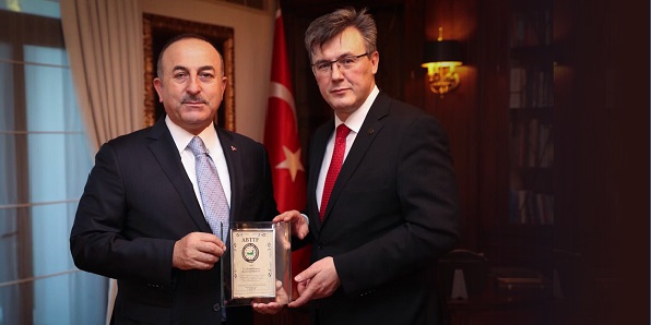 Le Ministre des Affaires étrangères Mevlüt Çavuşoğlu a reçu le Vice-président de l'Union fédéraliste des communautés ethniques européennes (FUEN) et Président de la Fédération des Turcs de Thrace occidentale en Europe, 31 janvier 2018