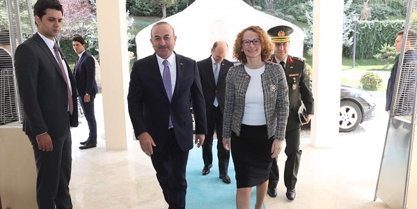 Le Ministre des Affaires étrangères Mevlüt Çavuşoğlu a rencontré la Ministre de la Défense de la Macédoine, 21 mars 2018