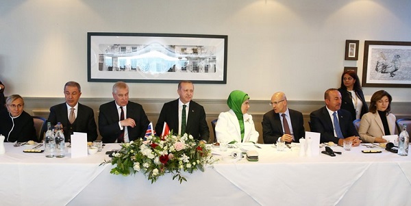 Le Ministre des Affaires étrangères, Mevlüt Çavuşoğlu, accompagne le Président Erdoğan lors de sa visite au Royaume-Uni, 13 et 15 mai 2018