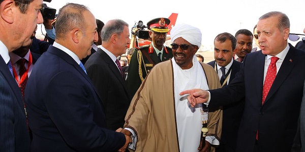 Le Ministre des Affaires étrangères, Mevlüt Çavuşoğlu, accompagne le Président Erdoğan lors de sa visite au Soudan, au Tchad et en Tunisie, les 24 et 27 décembre 2017