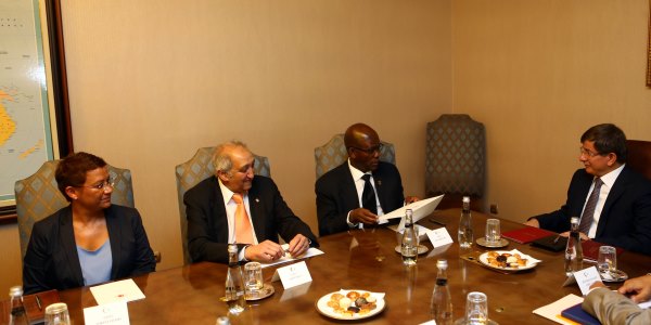 Dışişleri Bakanı Davutoğlu Güney Afrika Devlet Başkanının Filistin Özel Temsilcilerini kabul etti.