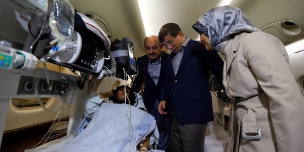 M. Ahmet Davutoğlu: “Nous prévoyons d'apporter le plus grand nombre possible de Palestiniens blessés à la Turquie”