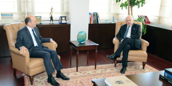 لقاء السفير كورو نائب وزير الخارجية مع السيد سوذرلاند المبعوث الخاص لأمين عام الأمم المتحدة لشؤون الهجرة والتنمية الدولية