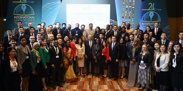 Dışişleri Bakanı Mevlüt Çavuşoğlu 24. Uluslararası Genç Diplomatlar Eğitim Programına katılan genç diplomatlarla bir araya geldi, 12 Nisan 2018