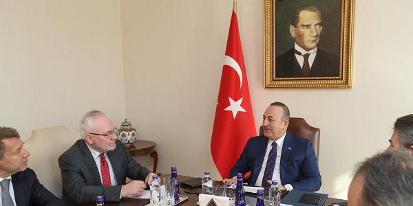 Réunion du ministre des Affaires étrangères Mevlüt Çavuşoğlu avec les coprésidents du groupe de Minsk de l'Organisation pour la sécurité et la coopération en Europe (OSCE), 2 mars 2020