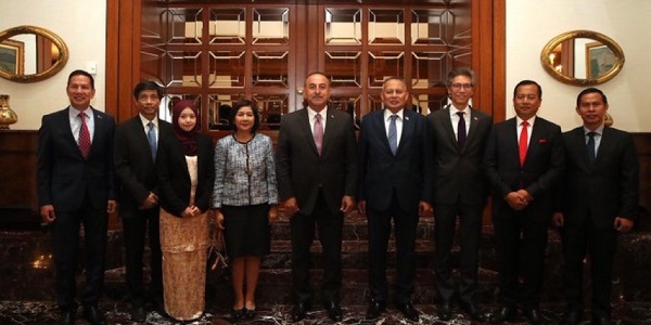 لقاء السيد تشاووش أوغلو وزير الخارجية مع سفراء دول آسيان التي تشكل مجموعة أنقرة (بروناي وإندونيسيا والفلبين وكمبوديا وماليزيا وسنغافورة وتايلاند وفيتنام)، 11 تموز/يوليو 2019