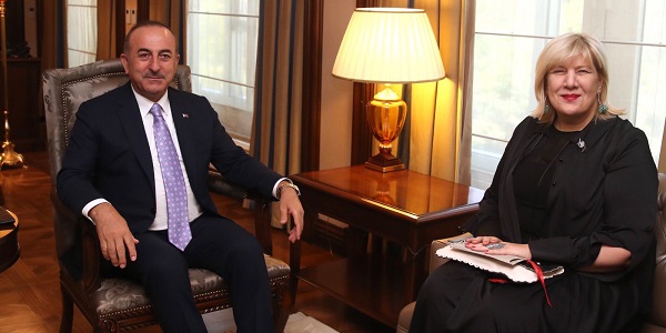 Réunion du Ministre des Affaires étrangères Mevlüt Çavuşoğlu avec Dunja Mijatovic, Commissaire aux droits de l'homme du Conseil de l'Europe, 4 juillet 2019