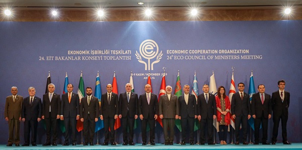Participation du ministre des Affaires étrangères Mevlüt Çavuşoğlu à la 24ème  réunion du Conseil des ministres de l'Organisation de coopération économique (OCE), 9 novembre 2019