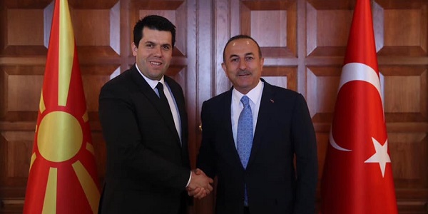 Réunion du ministre des Affaires étrangères Mevlüt Çavuşoğlu avec le Dr Elvin Hasan, ministre d'État chargé des Investissements étrangers de la Macédoine du Nord, 10 avril 2019