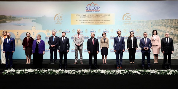 Participation du ministre des Affaires étrangères Mevlüt Çavuşoğlu à la réunion des ministres des Affaires étrangères du Processus de coopération en Europe du Sud-Est (SEECP), 17 juin 2021