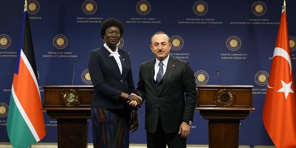 Rencontre du ministre des Affaires étrangères Mevlüt Çavuşoğlu avec la ministre des Affaires étrangères et de la Coopération internationale Awut Deng Acuil du Soudan du Sud 6 janvier 2020