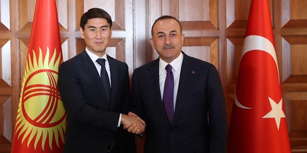 Réunion du ministre des Affaires étrangères Mevlüt Çavuşoğlu avec le ministre des Affaires étrangères du Kirghizistan Chingiz Aidarbekov, 7 mai 2019