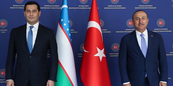 Réunion du ministre des Affaires étrangères Mevlüt Çavuşoğlu avec le vice-premier ministre d’Ouzbékistan Sardor Umurzakov, 28 juillet 2020