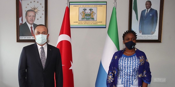 Réunion du ministre des Affaires étrangères Mevlüt Çavuşoğlu avec la ministre des Affaires étrangères et de la Coopération internationale de Sierra Leone Nabeela F. Tunis, 3 novembre 2020