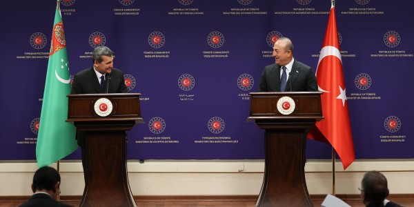 Réunion du ministre des Affaires étrangères Mevlüt Çavuşoğlu avec le ministre des Affaires étrangères du Turkménistan, Rashid Meredov, le 28 novembre 2022
