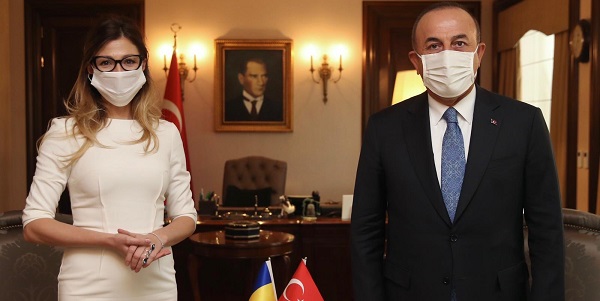 Réunion du ministre des Affaires étrangères Mevlüt Çavuşoğlu avec la première  vice-ministre des Affaires étrangères d’Ukraine Emine Dzheppar, 14 octobre 2020