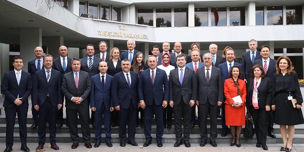 اجتماع وزير الخارجية مولود تشاووش اوغلو مع السفراء الأتراك الذين تم تعيينهم مؤخرا، 5 نوفمبر/تشرين الثاني 2019.