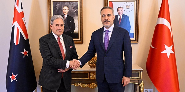Außenminister Hakan Fidan empfing Winston Peters, stellvertretender Ministerpräsident und Außenminister von Neuseeland, 26. April 2024, Istanbul