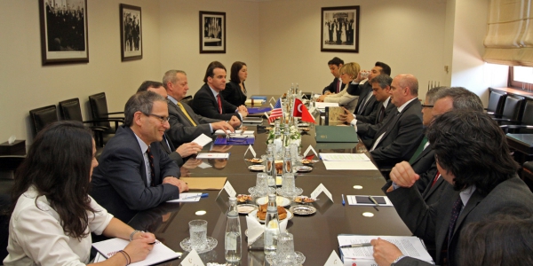 Dışişleri Bakanlığı Müsteşarı Büyükelçi Feridun H. Sinirlioğlu ABD'nin DEAŞ'la Mücadele Küresel Koalisyonu Özel Temsilcisi General Allen ile görüştü.