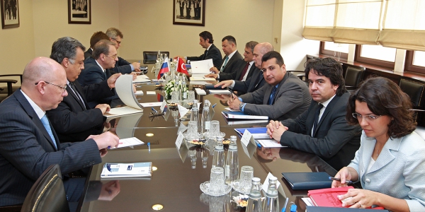 S.E. l'Ambassadeur Feridun Sinirlioğlu, Sous-Secrétaire d’État des Affaires étrangères de la Turquie a rencontré S.E.M. Mikhaïl Bogdanov, Ministre adjoint des Affaires étrangères de la Fédération de Russie.