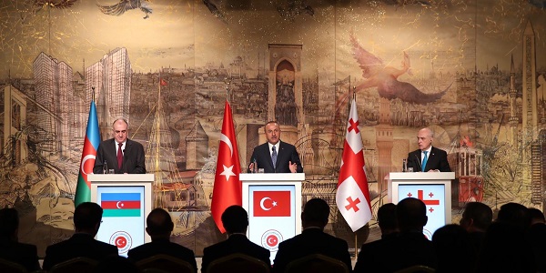 استضافة السيد تشاووش أوغلو وزير الخارجية للاجتماع الثلاثي لوزراء خارجية تركيا وأذربيجان وجورجيا، 29 تشرين الأول/أكتوبر 2018