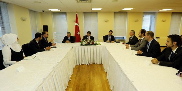 Foreign Minister Davutoğlu meets with the representatives of the Syrian community in the USA.