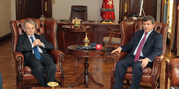 Foreign Minister Davutoğlu meets with Mustafa Kırımoğlu