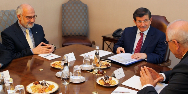 Foreign Minister Davutoğlu received the Syrian Turkmen Assembly delegation.