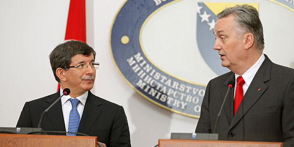Dışişleri Bakanı Davutoğlu Bosna-Hersek’i ziyaret etti.