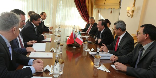 M. Davutoğlu rencontre le Ministre des Affaires étrangères du Mexique M. Kuribreña.