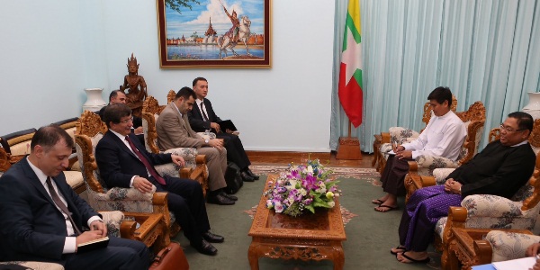 Foreign Minister Davutoğlu meets with Foreign Minister of Myanmar
