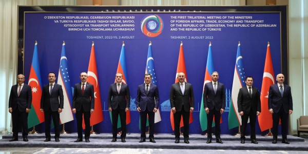 زيارة معالي وزير الخارجية مولود تشاووش أوغلو إلى أوزبكستان للمشاركة في الاجتماع الثلاثي لوزراء الخارجية والتجارة والنقل لتركيا وأوزبكستان وأذربيجان، 2 أغسطس / آب 2022