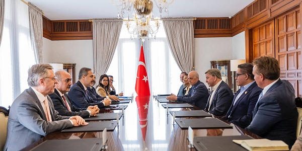 Außenminister Hakan Fidan empfing Mike Rogers, den Vorsitzenden des Streitkräfteausschusses des US-Repräsentantenhauses, das ranghöchste Mitglied Adam Smith, und die begleitende Delegation, 28. März 2024, Ankara