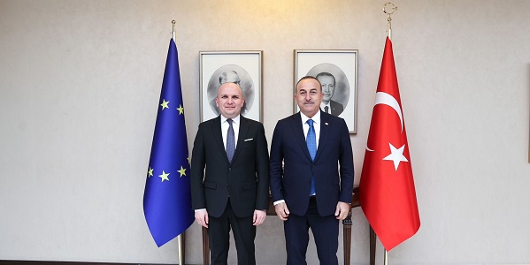 Treffen von Außenminister Mevlüt Çavuşoğlu mit İlhan Küçük, Ko-Vorsitzender der Allianz der Liberalen und Demokraten für Europa (ALDE) und Mitglied des Europäischen Parlaments, 9. März 2023, Ankara