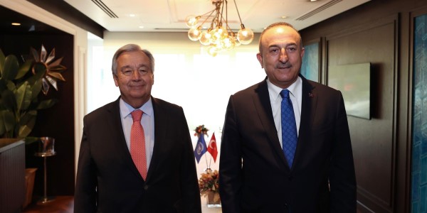 Reunião do Ministro dos Negócios Estrangeiros Mevlüt Çavuşoğlu com Antonio Guterres, Secretário-Geral das Nações Unidas, 22 de Julho de 2022