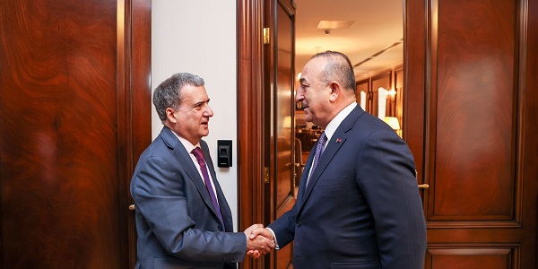 Reunión del Ministro Çavuşoğlu con el Director del Banco Mundial para Türkiye y los embajadores de los Países Bajos e Israel en Ankara, 13 de marzo de 2023, Ankara.